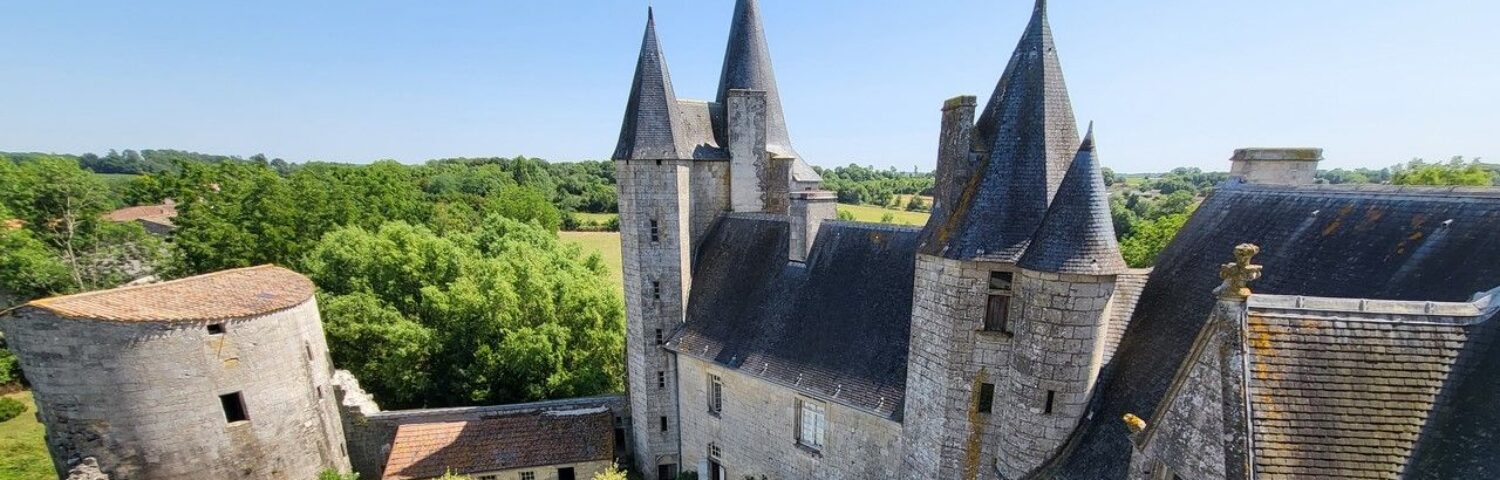 La ville haute de Fougères vue depuis le Château | Au premie
