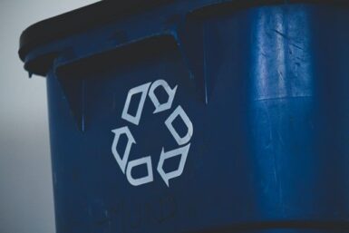 Un bac de collecte de recyclage